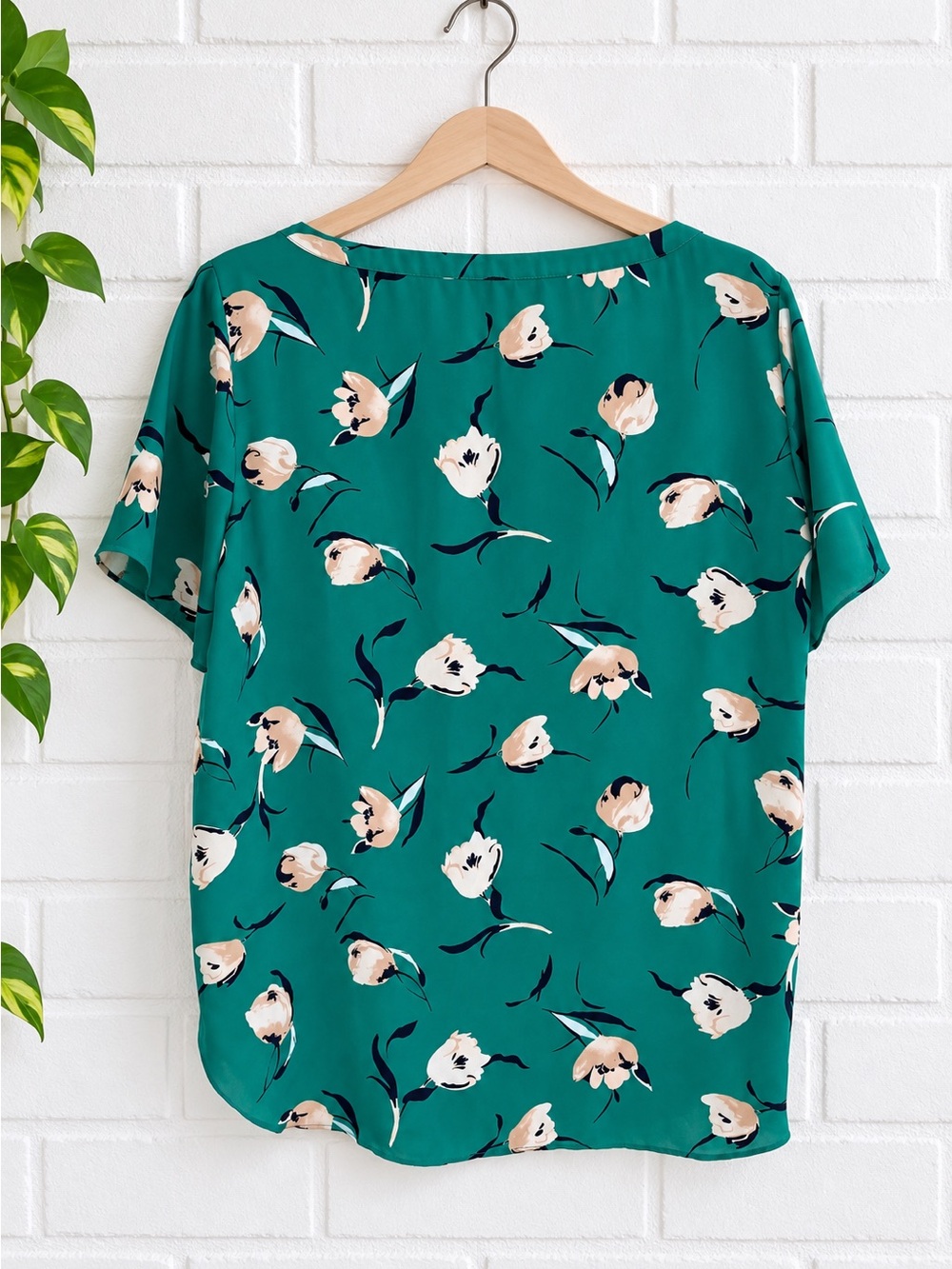 Banana Republic Green Floral Blouse Short Sleeve Women’s Top - Picture 2 of 5